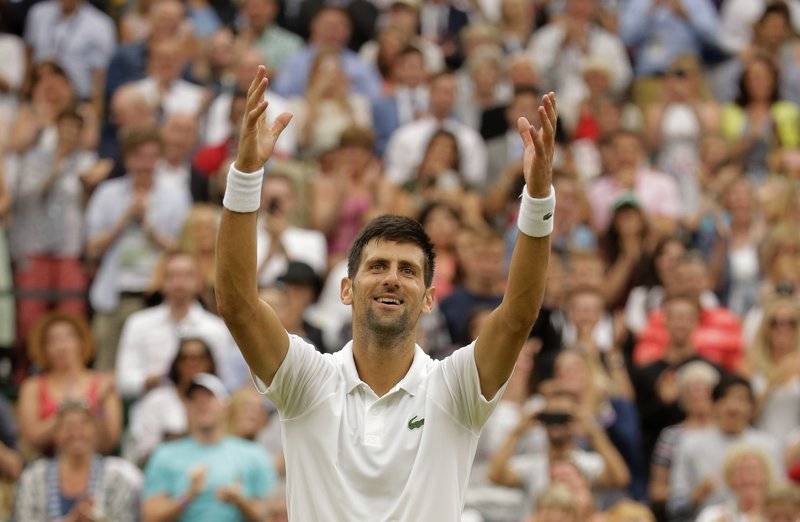 Djokovic gana; Williams y Muguruza a semis en Wimbledon