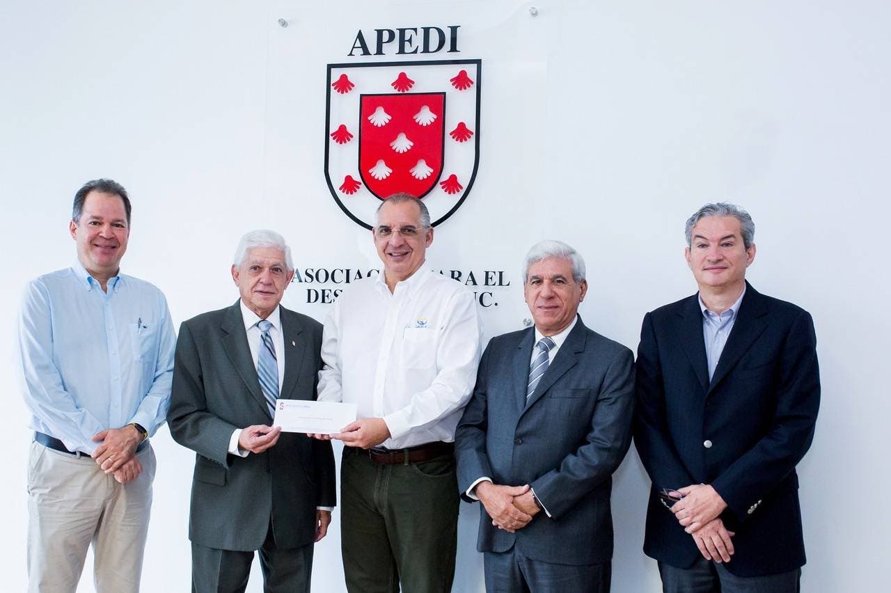 Asociación Cibao entrega donativo a APEDI para remodelación de su sede