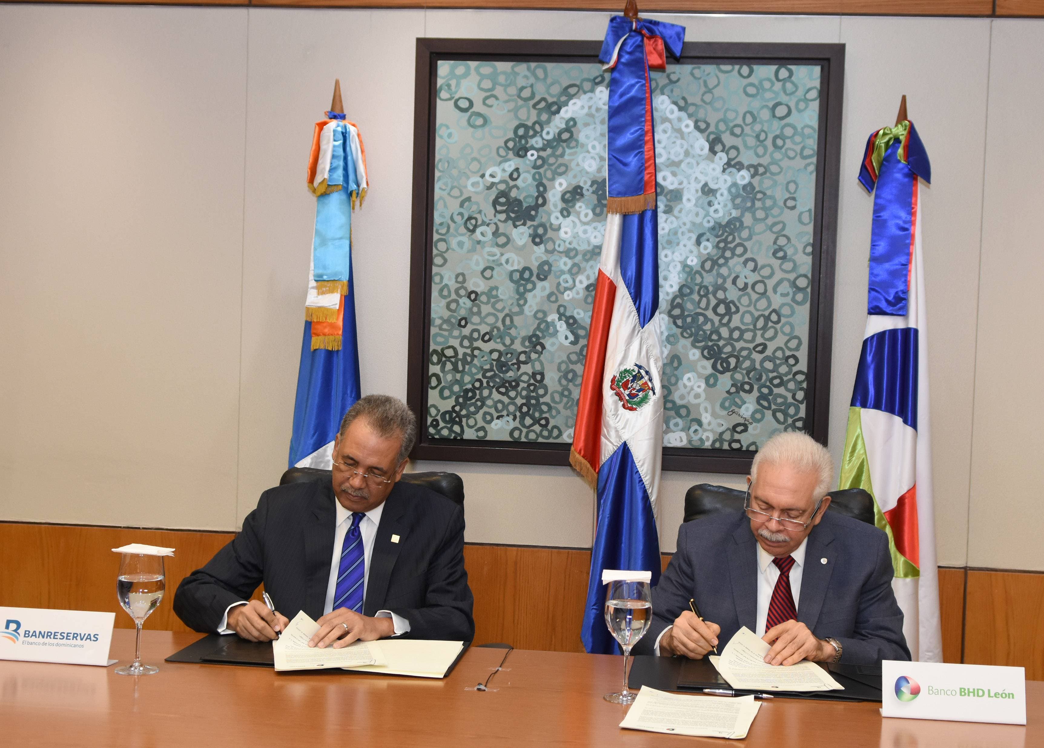 Banreservas y BHD León firman acuerdo para crear la red de cajeros automáticos más grande del país