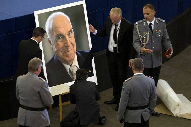 Líderes de todo el mundo despiden al excanciller alemán Kohl
