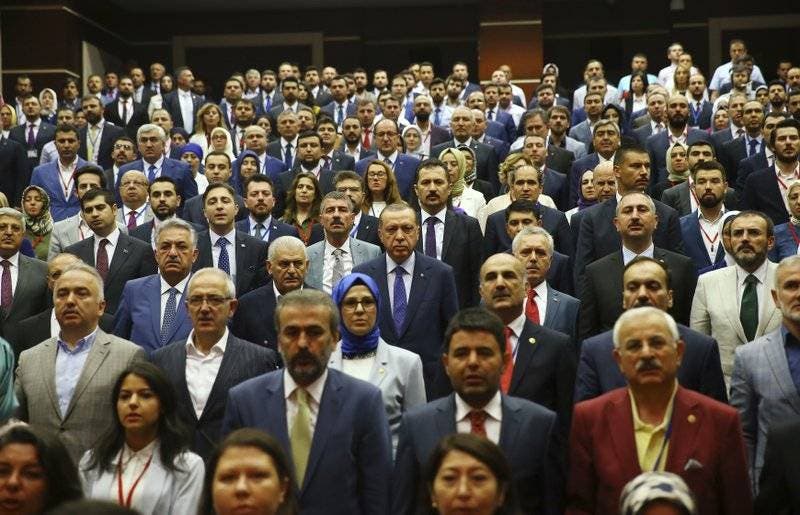 Mueren baleados dos funcionarios locales turcos