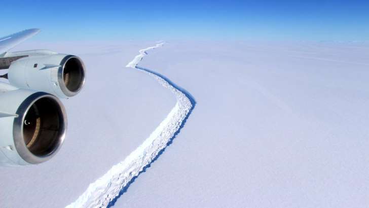 Video: Uno de los mayores icebergs del mundo se desprende de Antártida
