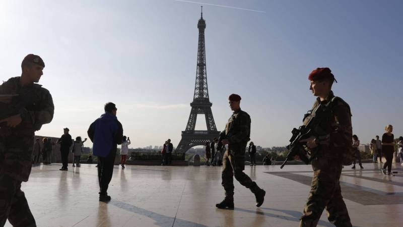 Un coche atropella a varios militares del dispositivo antiterrorista francés
