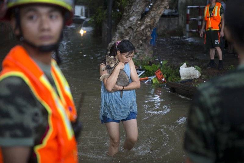 Video: El tifón Hato deja 16 muertos e inundaciones en Macao y sur de China