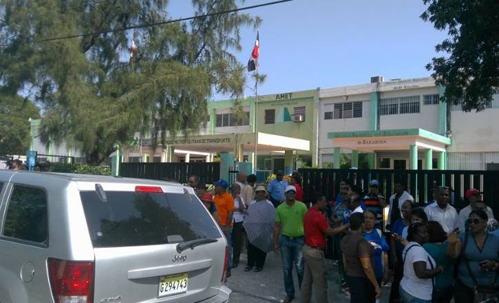 ADP continúa paralización año escolar con protestas y vigilia en Barahona