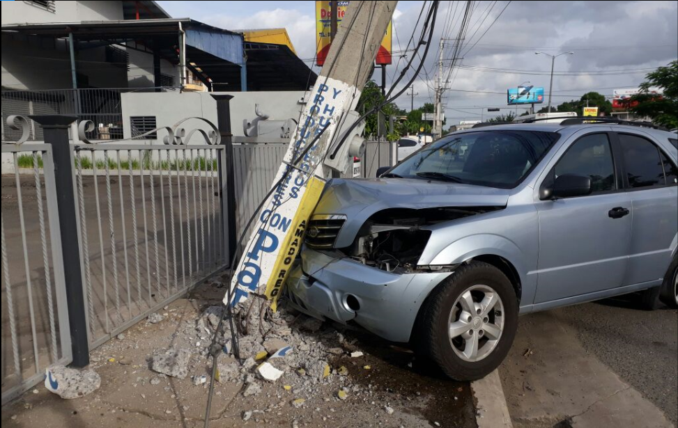 Accidente de tránsito afecta servicio eléctrico en zonas de Santiago