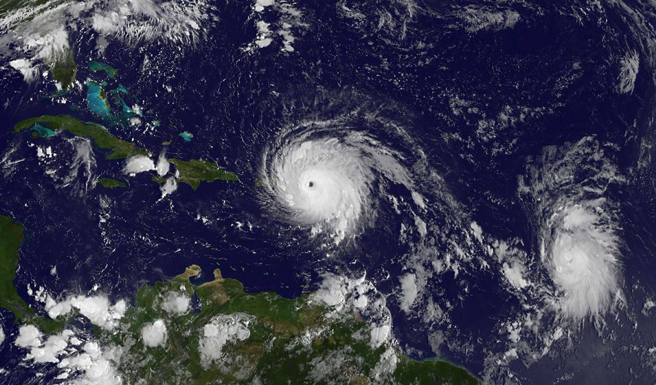 El Ojo del huracán Irma, de categoría 5, pasa sobre San Martin y Anguila