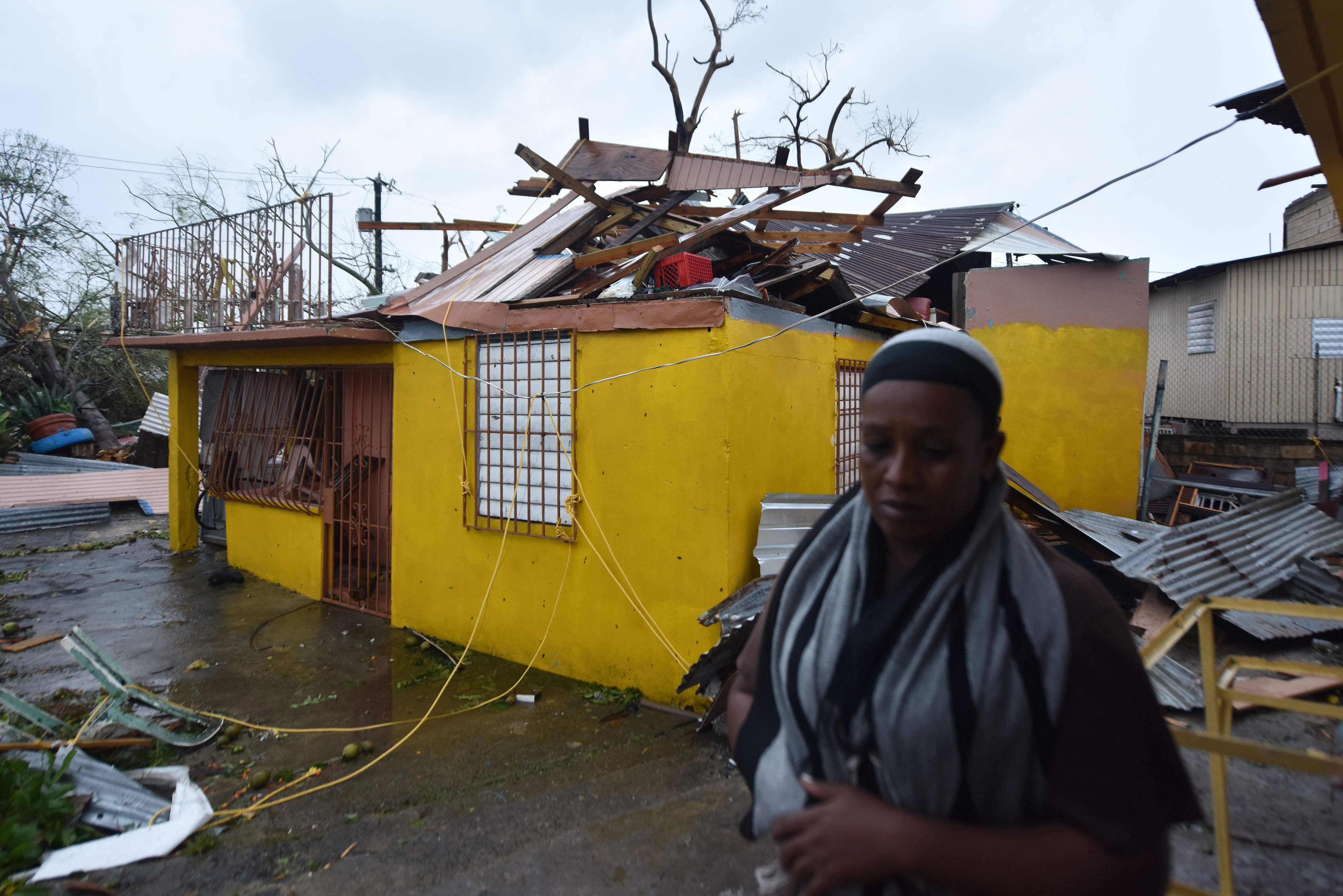 A cuenta gotas llega ayuda a Puerto Rico y muertos suben a 16 por huracán María