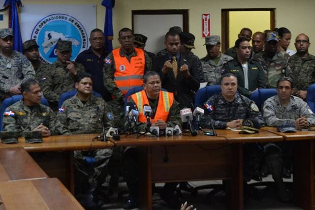 COE mantiene ocho provincias en alerta roja por huracán María