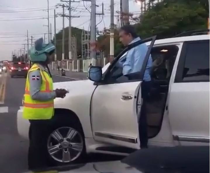 Video: Diputado lamenta «ruido» tras incidente con agente de Amet