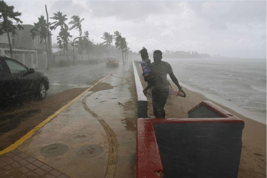 Bandas de lluvia del huracán María empapan ya Puerto Rico e Islas Vírgenes
