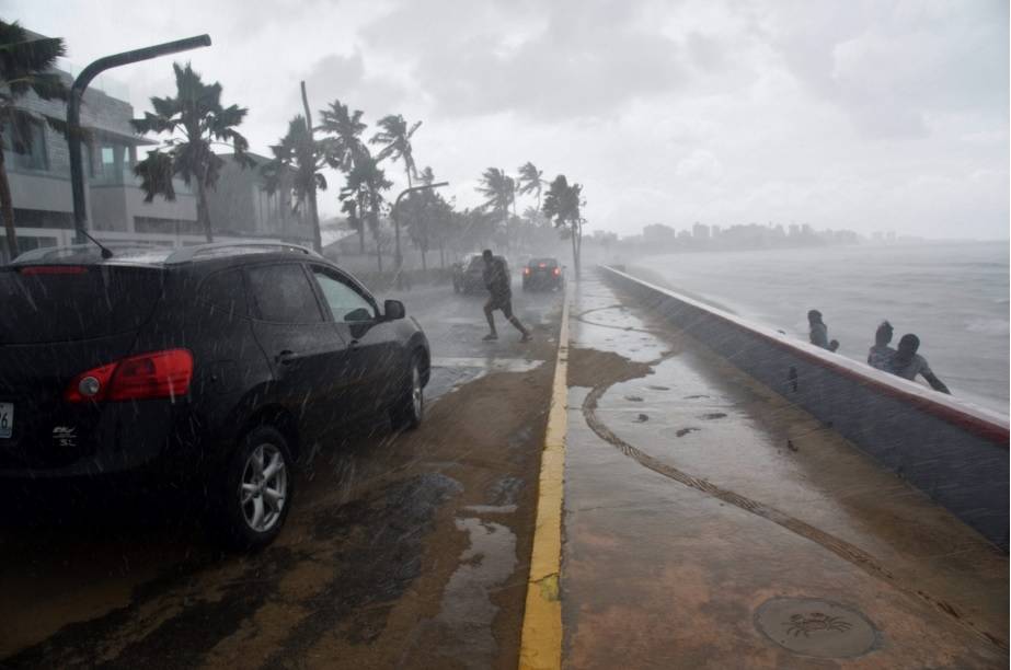 María amenaza a Puerto Rico y las Islas Vírgenes con vientos de 270 kilómetros por hora
