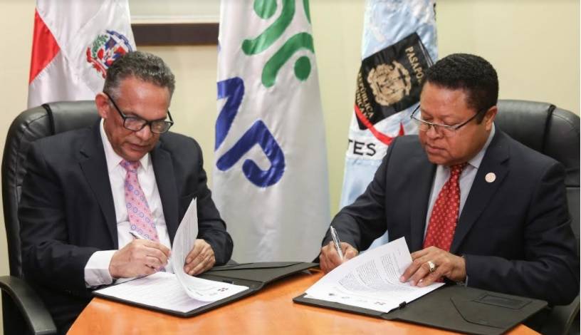 Pasaportes y MAP firman acuerdo para fortalecimiento institucional