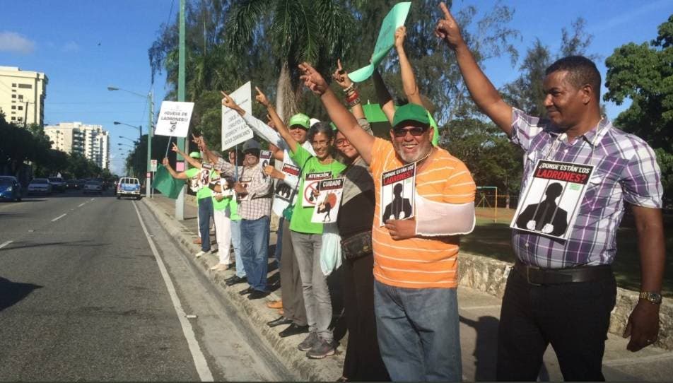 Marcha Verde protesta frente a casas de Ángel Rondón y Díaz Rúa