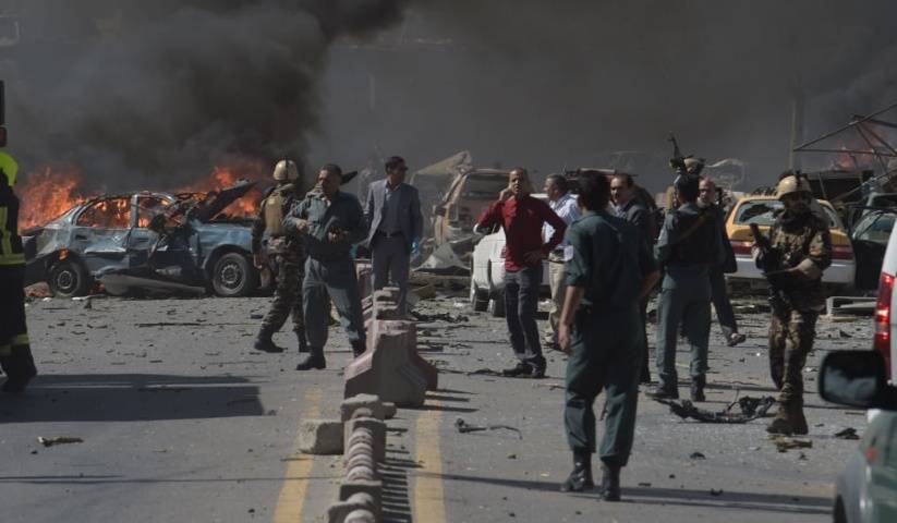 Cuatro muertos en ataque suicida ante una mezquita de Kabul