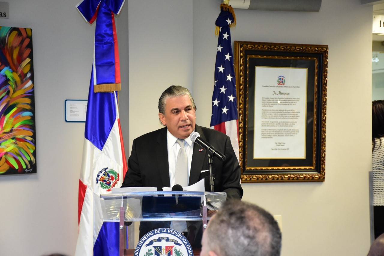 Cónsul Carlos A. Castillo dice mejoró e incrementó servicios  a la comunidad dominicana