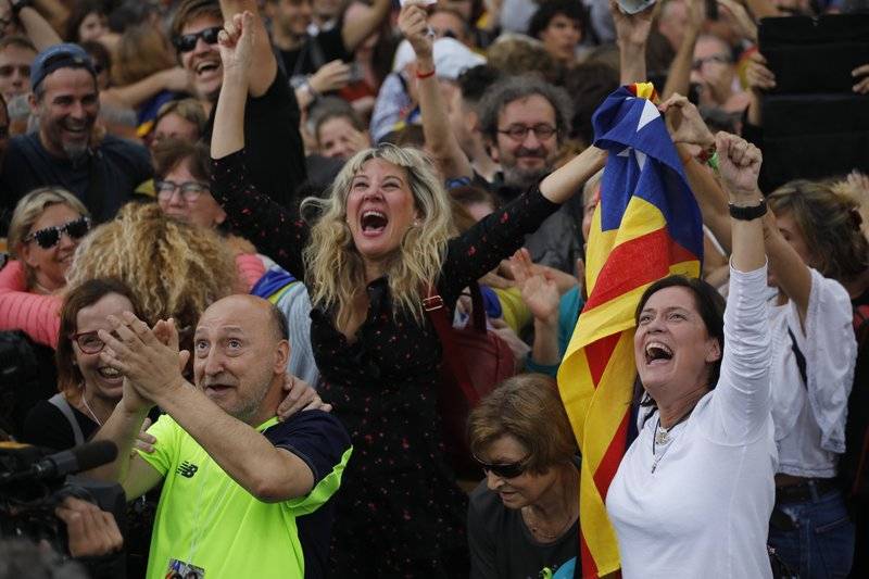 Parlamento de Cataluña aprueba moción de independencia