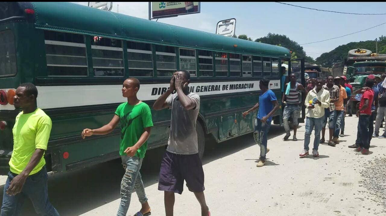 Migración repatria más de 300 haitianos indocumentados