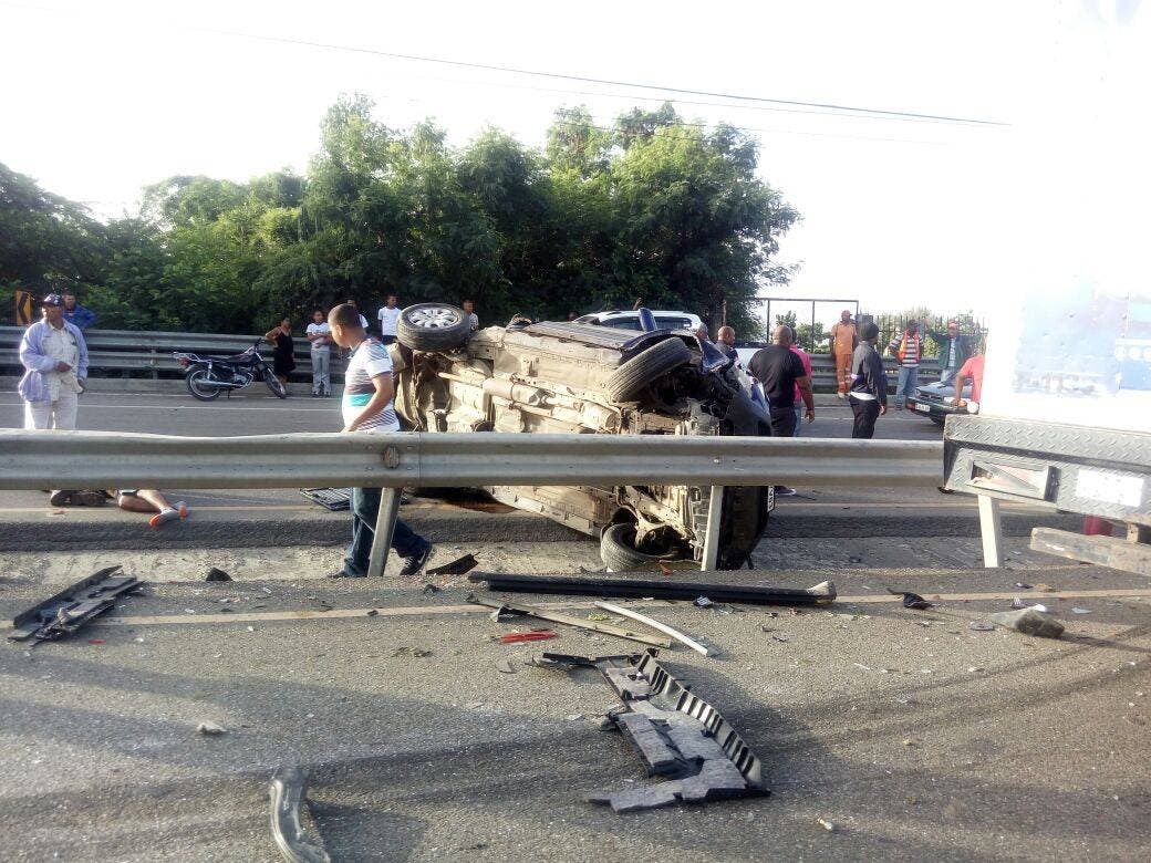 Accidente en autopista Joaquín Balaguer deja cuatro heridos