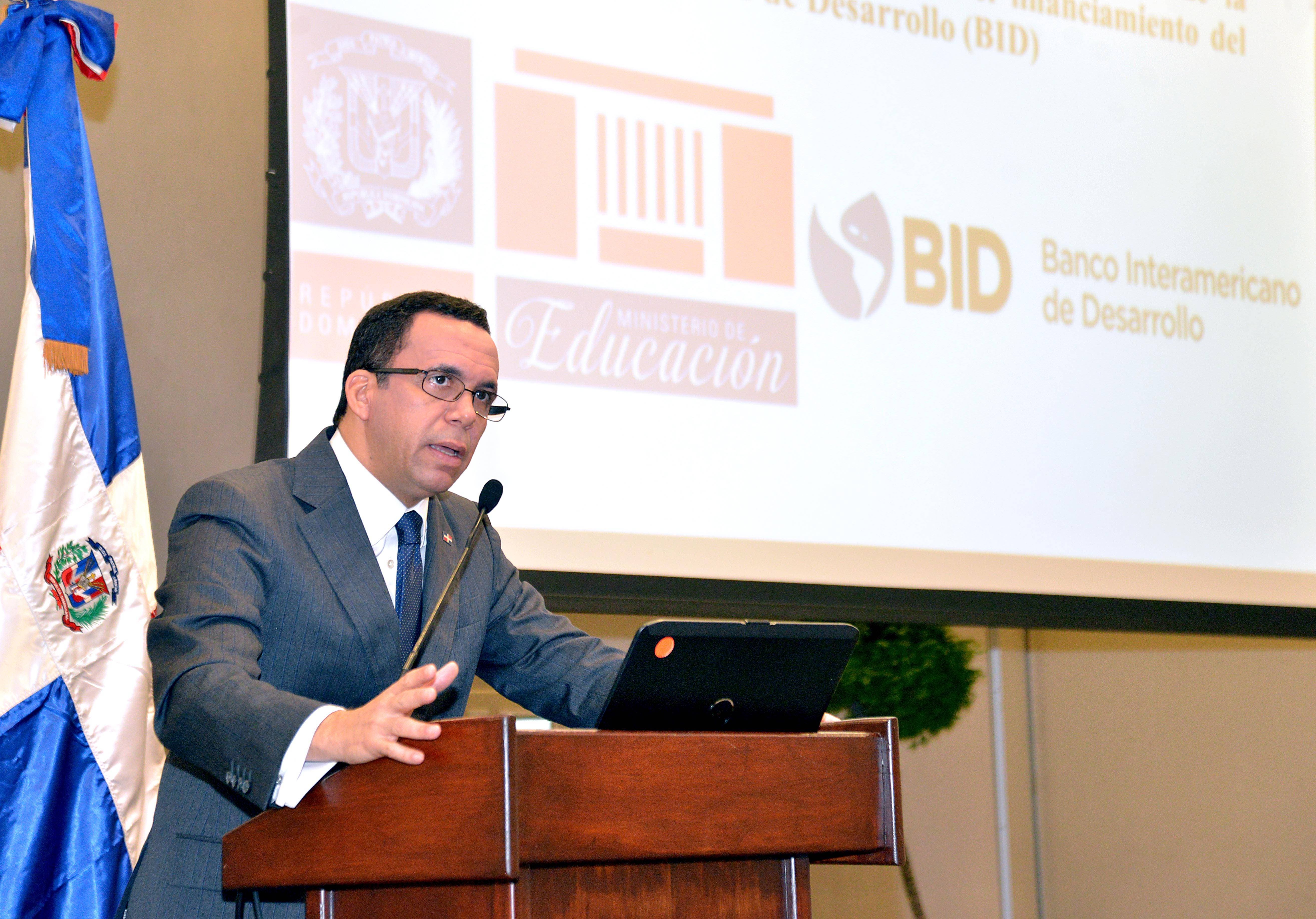 Navarro acuerda con Banco Interamericano de Desarrollo nuevos politécnicos