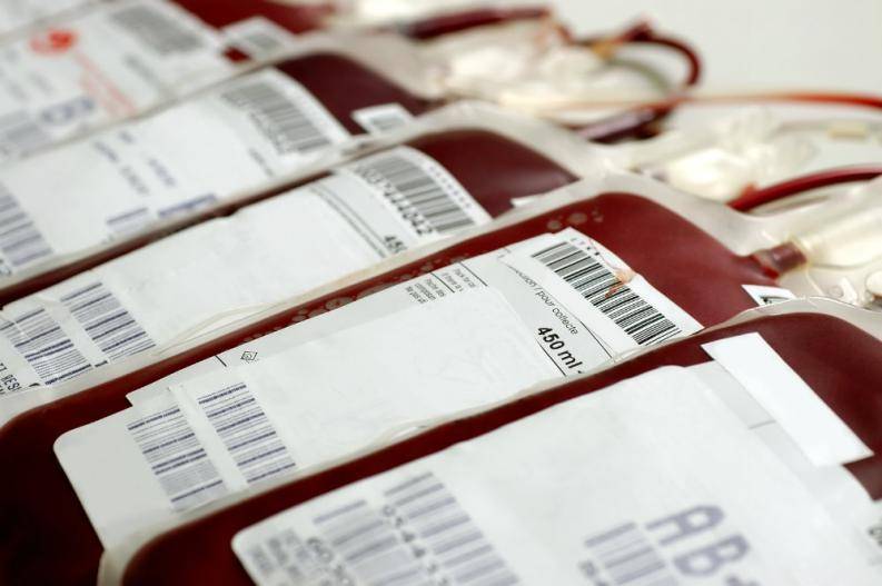 Tribunal ordena niña reciba transfusión de sangre tras oponerse sus padres testigos de Jehová