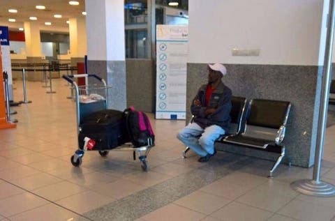 Como Tom Hanks en «La Terminal»: haitiano atrapado en aeropuerto
