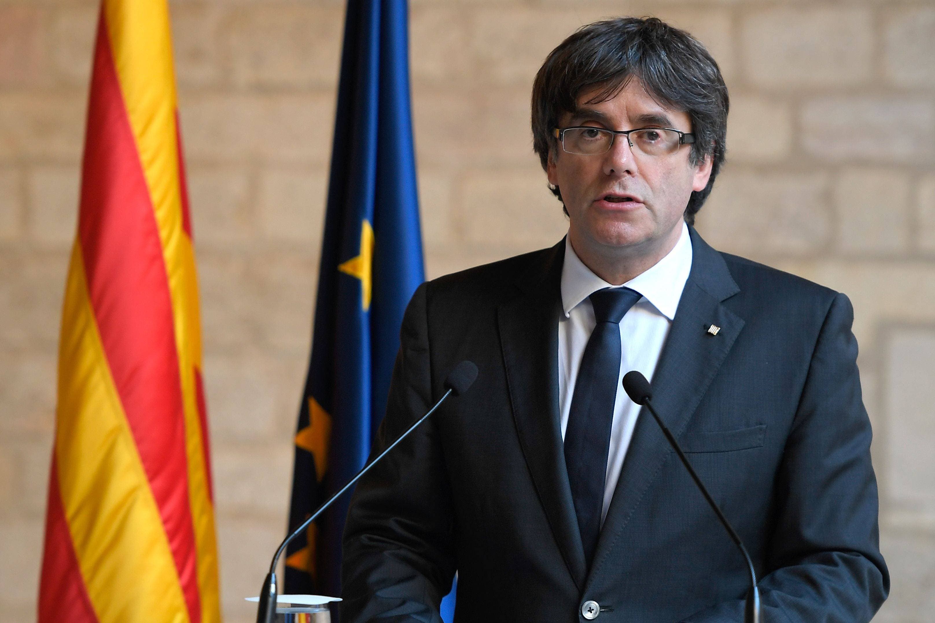 Puigdemont pide formar lista única independentista para elecciones catalanas