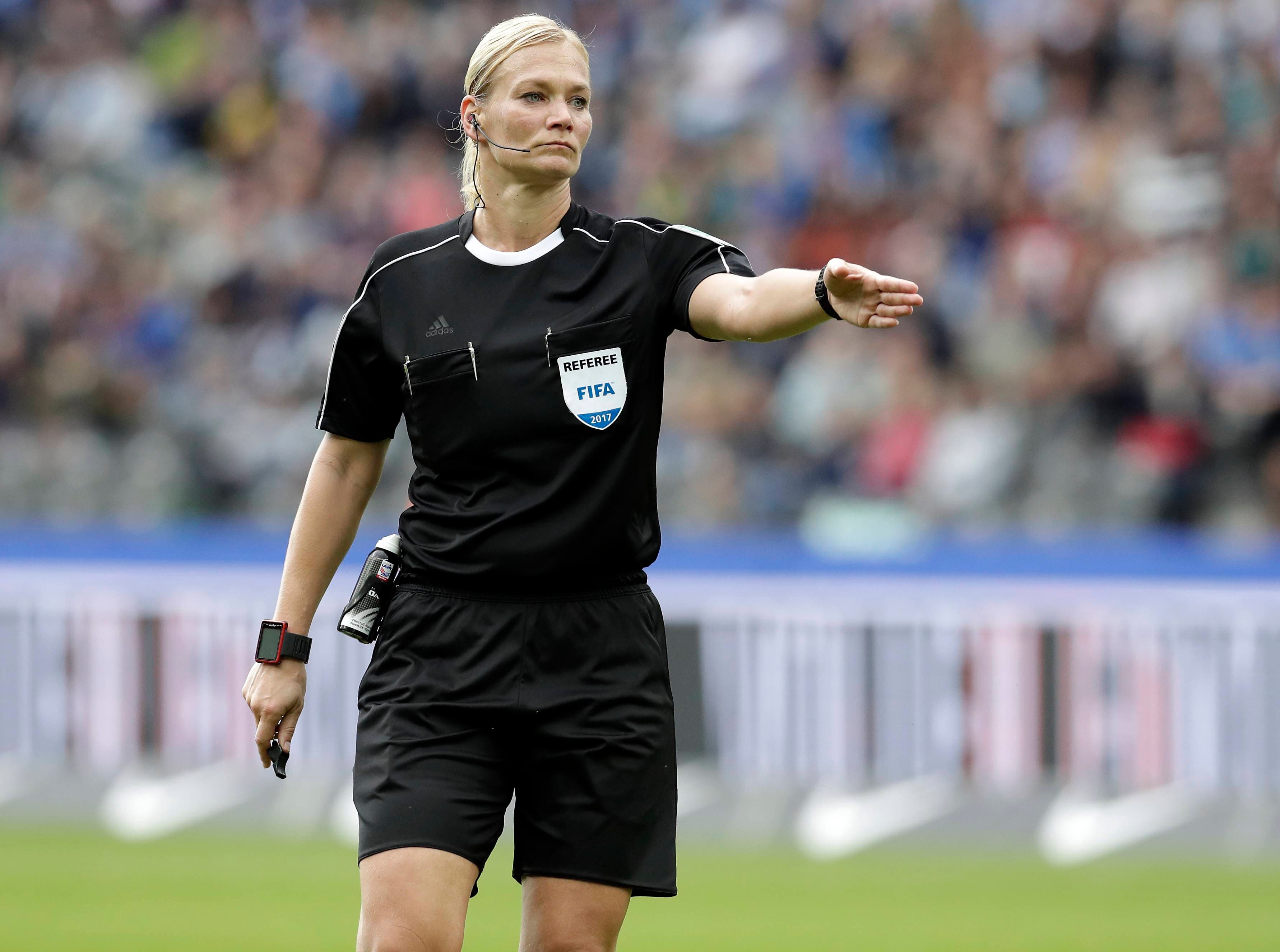 Designan primera mujer árbitro en Alemania