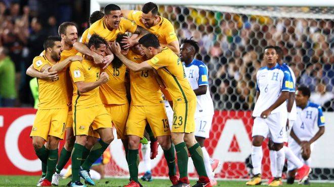 Australia apea a Honduras del Mundial tras imponerse 3-1