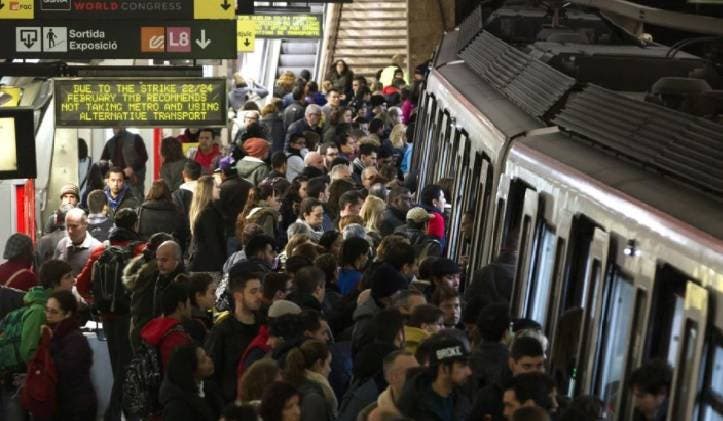 Más 150.000 viajeros de tren afectados por la huelga en Cataluña