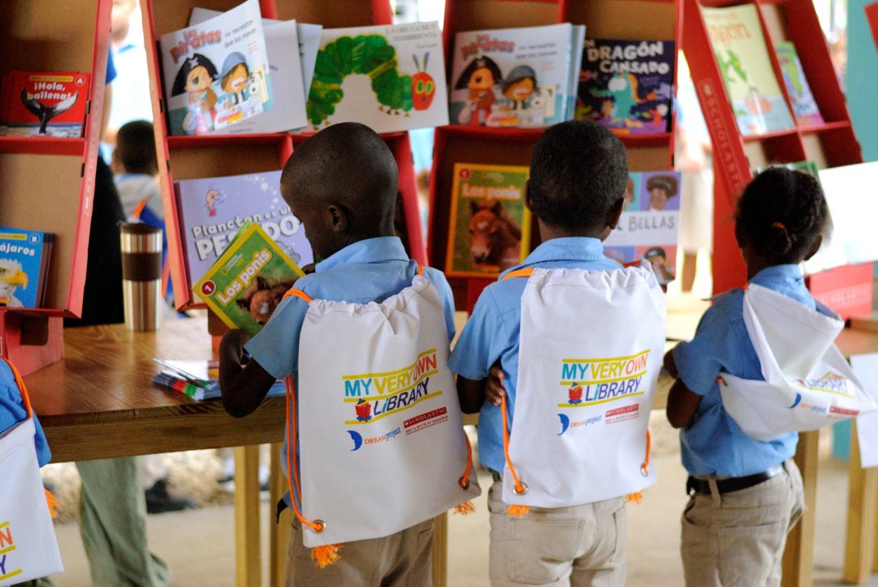 Feria “Mi propia biblioteca” facilita libros y fomenta lectura en niños y niñas