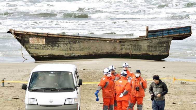 Hallan 8 cadáveres en navío a la deriva en Japón que podrían ser norcoreanos