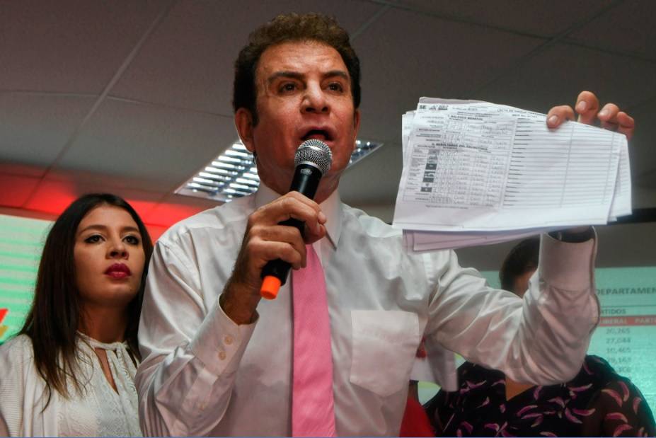 Hernández roza la victoria en Honduras ante denuncias de «fraude» de Nasralla