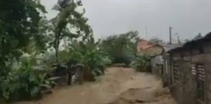 Reportan inundaciones en María Trinidad Sánchez por lluvias; se desborda río