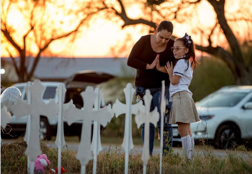 Problemas familiares serían origen de tiroteo en iglesia dejó 26 muertos en Texas