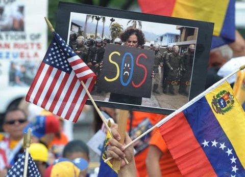 Exiliados venezolanos condenan intención de diálogo de miembros de oposición