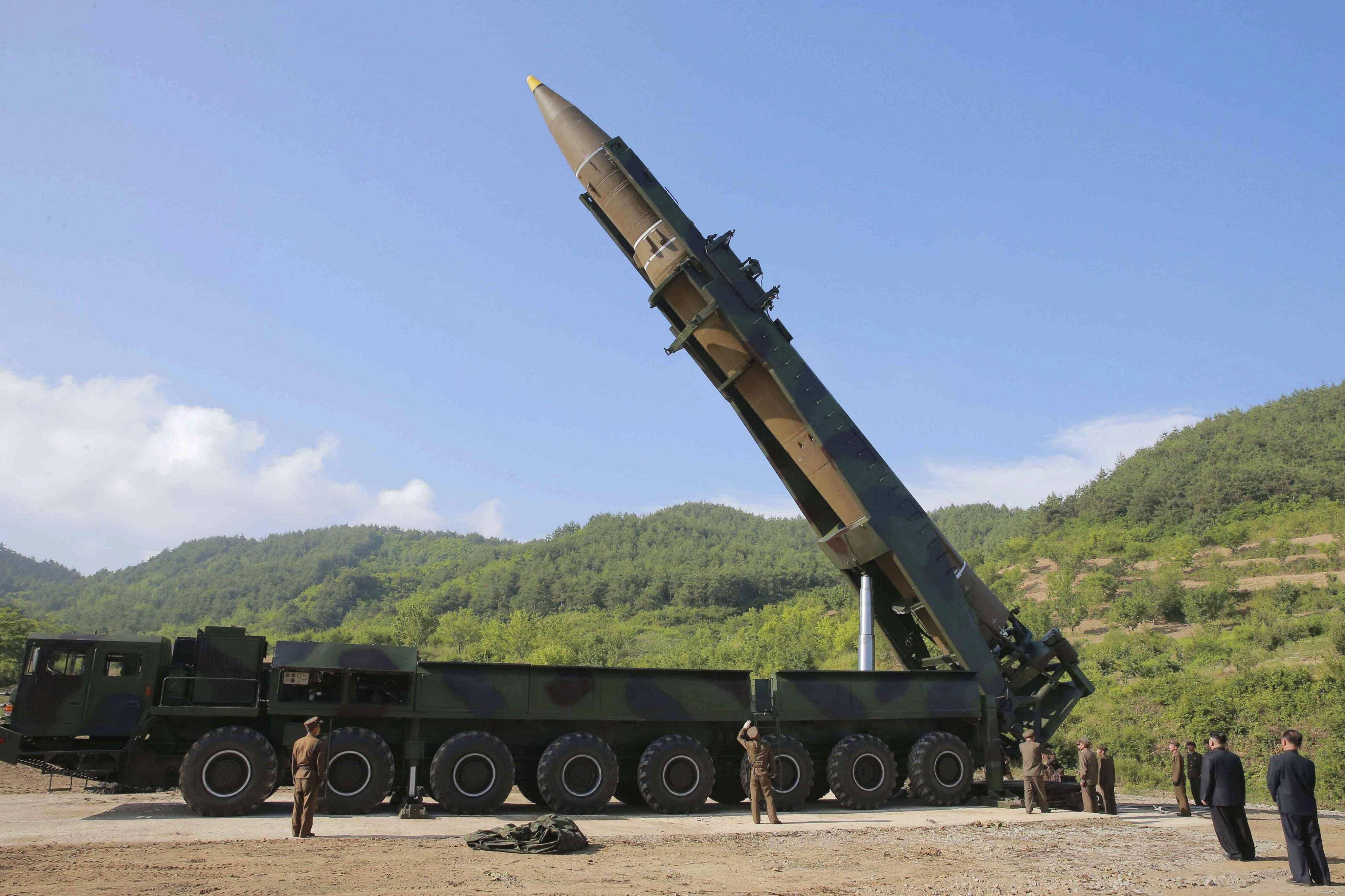 ONU condena a Corea del Norte por disparar misiles mientras su pueblo pasa hambre