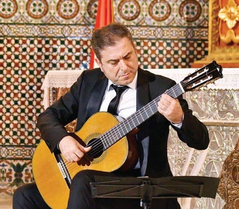 Bambalinas. Simón Shembri, guitarrista de Malta, deslumbra en recital público de música clásica