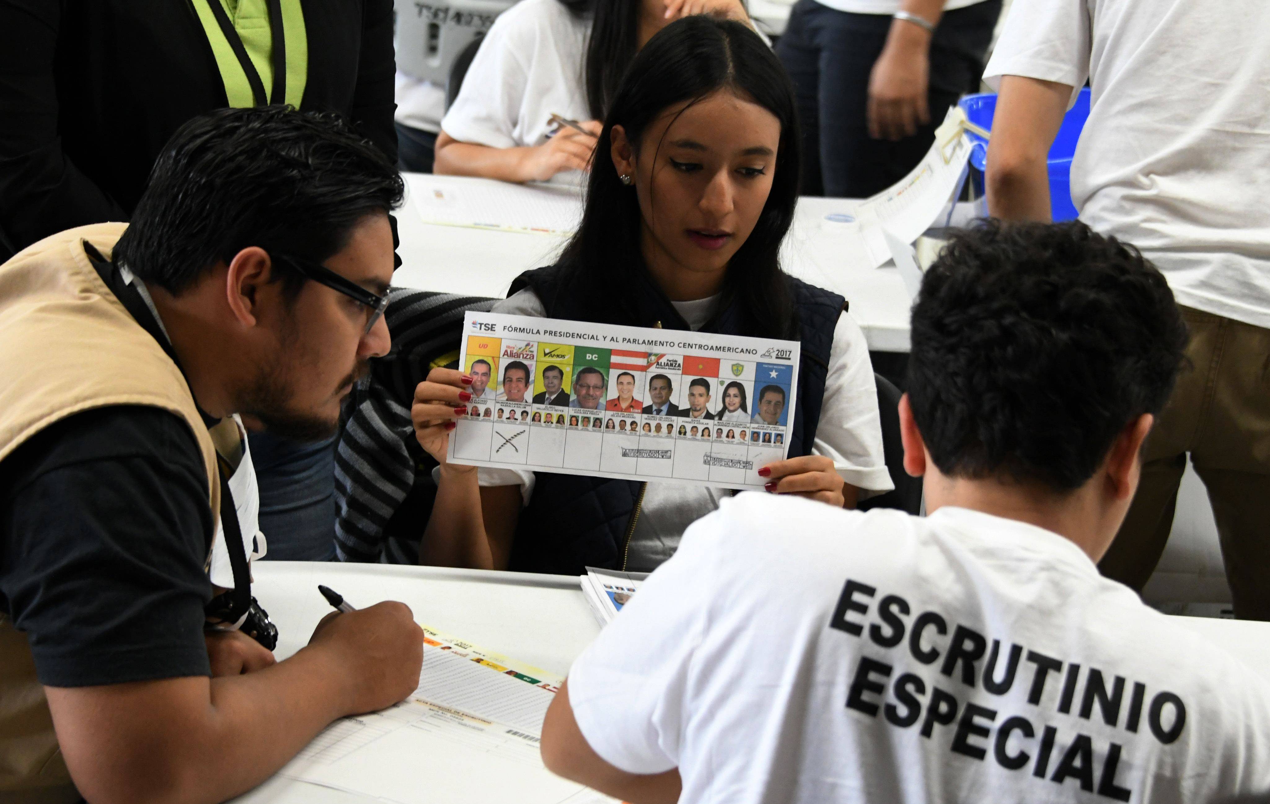 Honduras: Concluye segundo escrutinio especial con ventaja para Juan Orlando Hernández