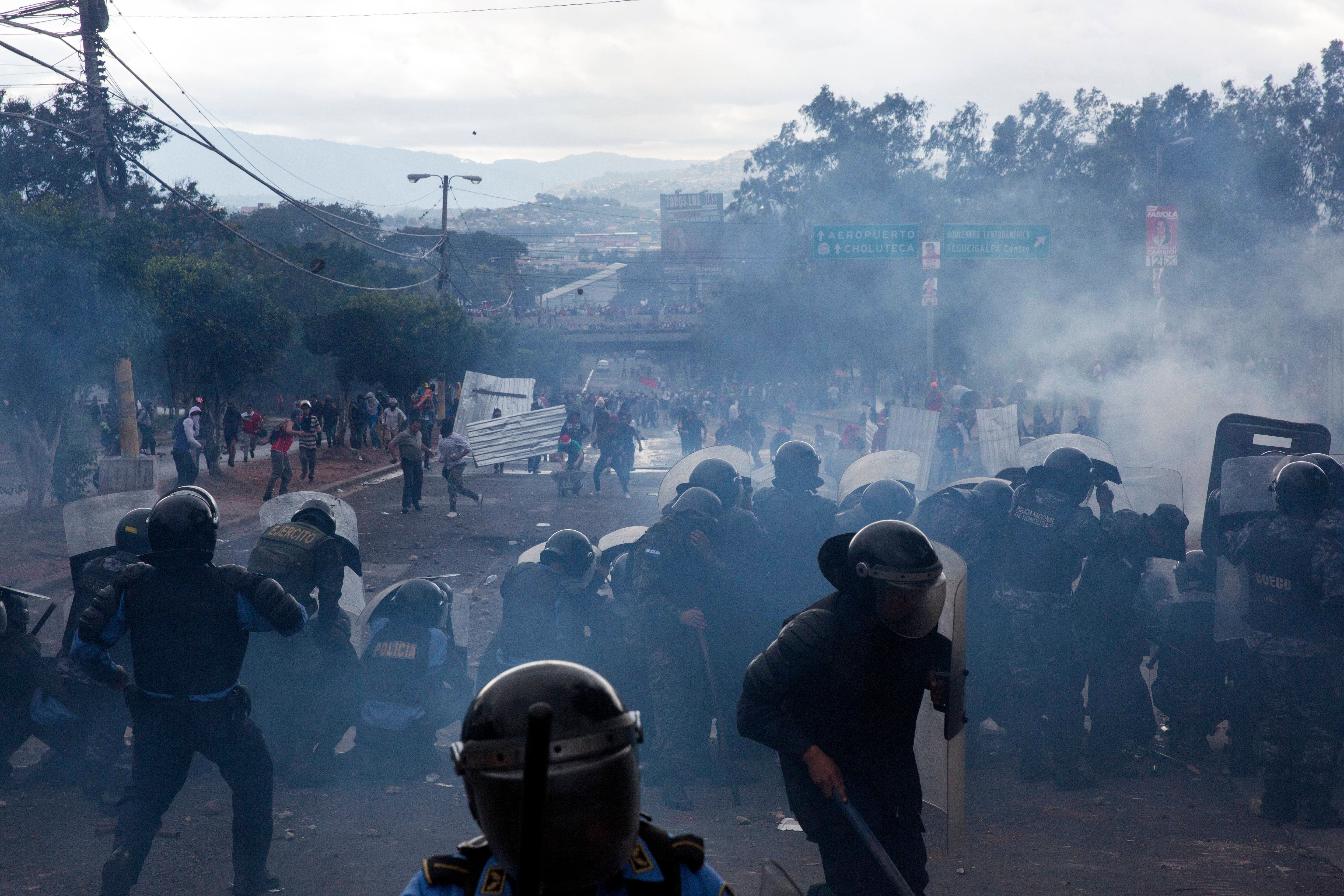 Continúan protestas en Honduras por crisis política tras reñidos comicios