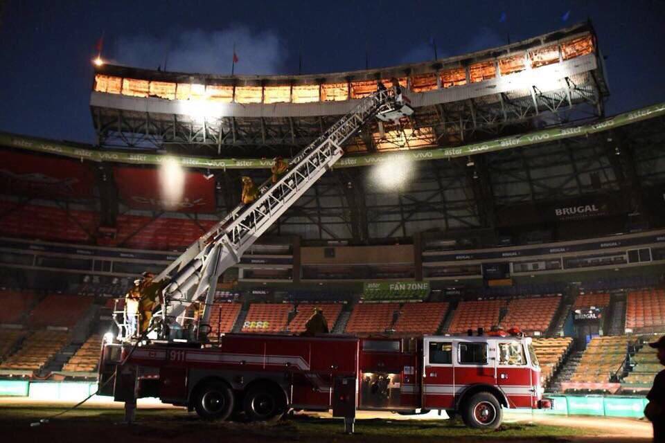 Vea en fotos y videos todos los detalles del incendio que afectó el Estadio Quisqueya