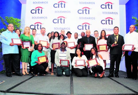 Citi entrega premios   proyectos de 18 microempresarios