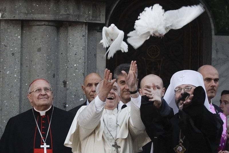 El papa condena la “indiferencia” hacia el Holocausto