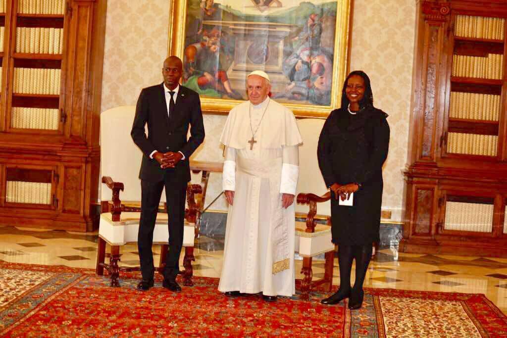 El papa habla del problema de la emigración con el presidente de Haití