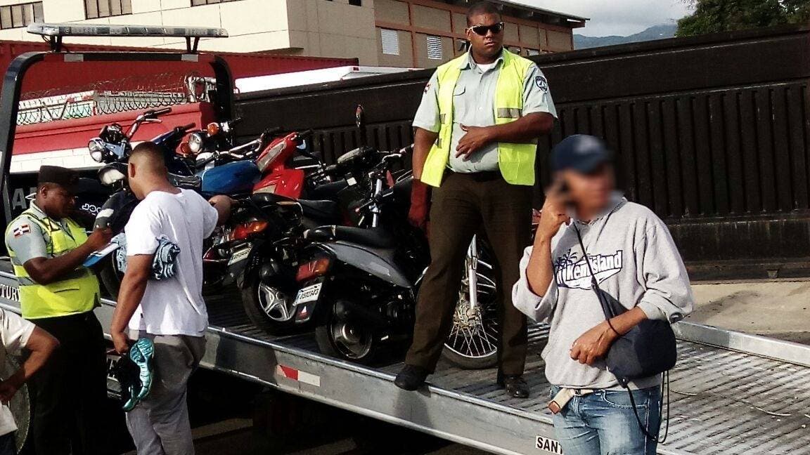Someten a la justicia ciudadanos sorprendidos infraganti echando carrera de motocicletas
