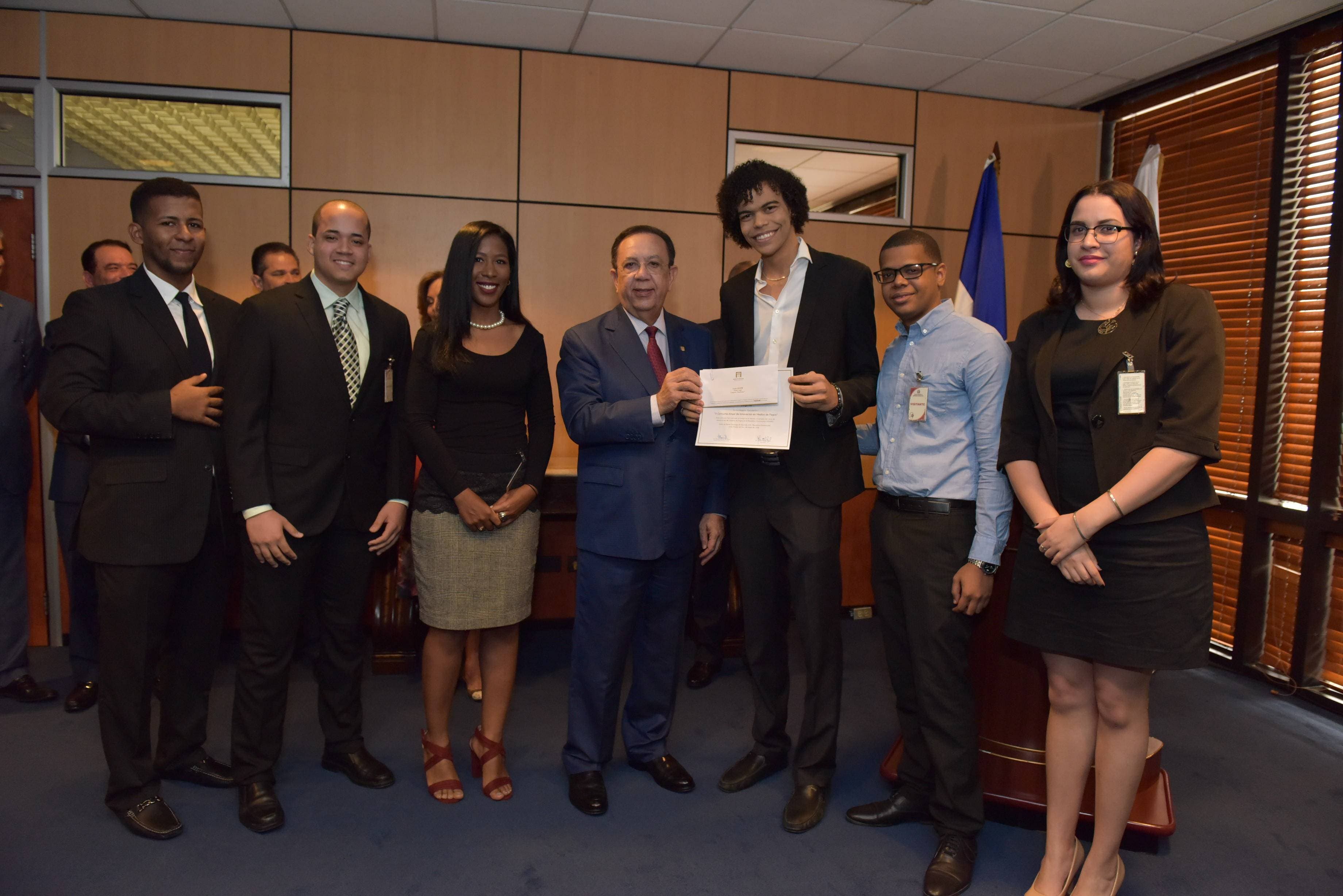 Banco Central entrega premios del II concurso anual de innovación en medios de pagos