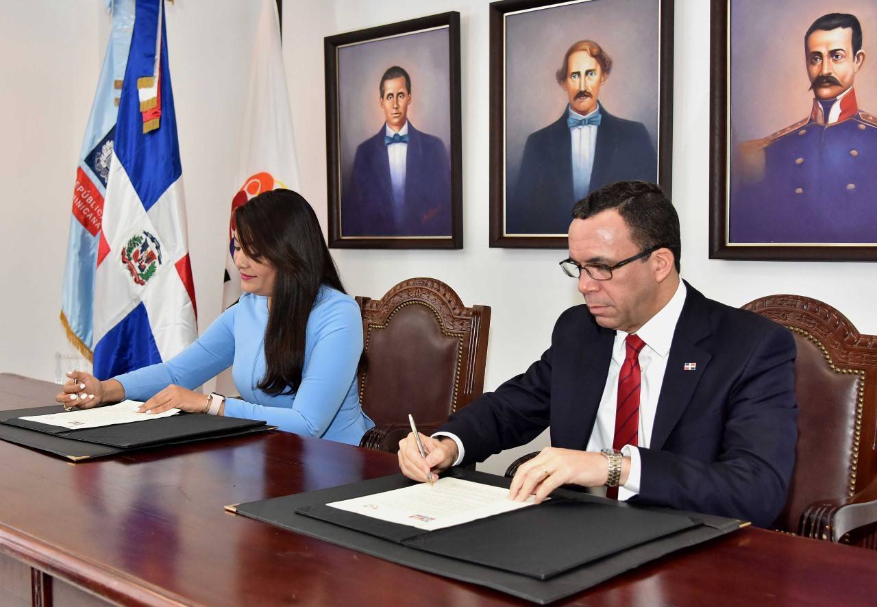 Firman acuerdo para el desarrollo de los estudiantes de bachillerato