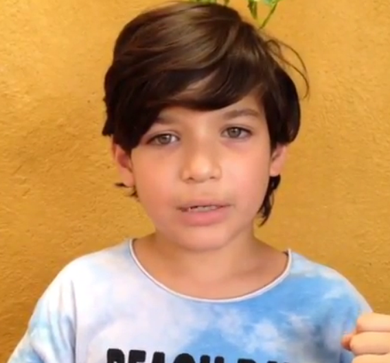Videos: Niño venezolano que conmovió las redes por canción dedicada a los héroes caídos de su país desmiente sea hijo de Óscar Pérez