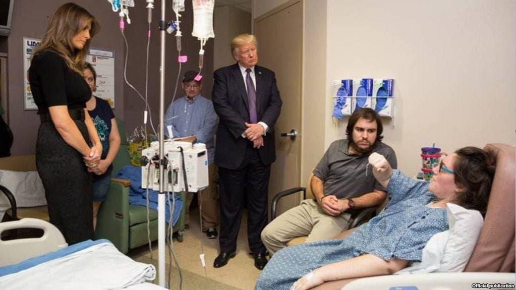 Trump visita hospital donde están víctimas de la masacre de Florida