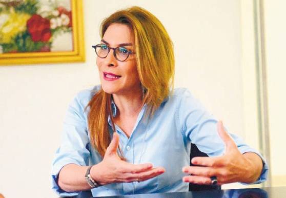 Carolina Mejía rechaza artículo que destina 40% a cuota de la mujer